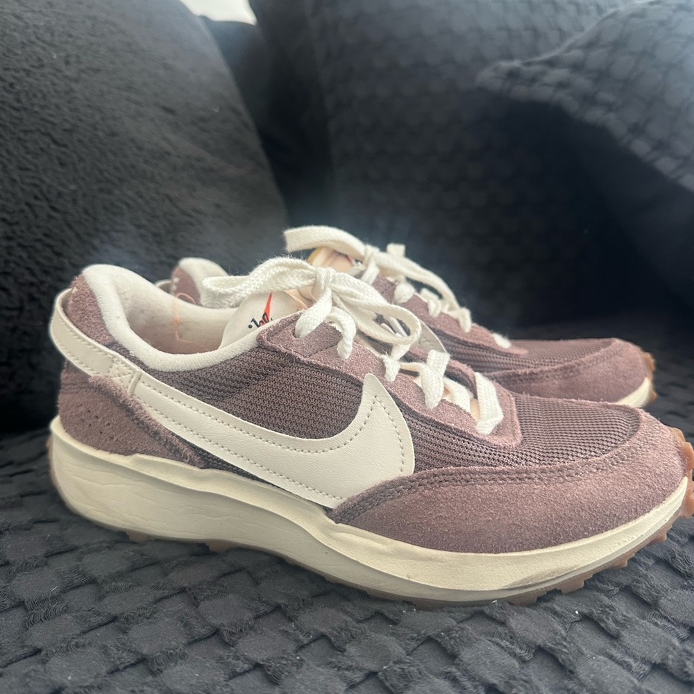 Nike 1972s Women's Mauve Suede & Mesh Sneakers with White Swoosh
